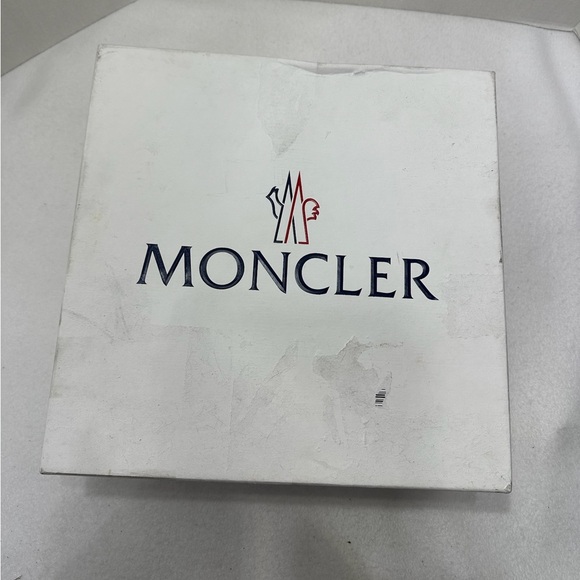 Moncler Authentic Paper Gift Storage Box 13.5 in x 13.5 in (Flawed See Photos) - Picture 3 of 10